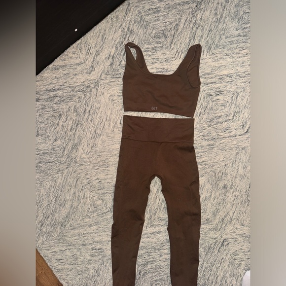 SET Active Bra and Leggings Set - Picture 4 of 5